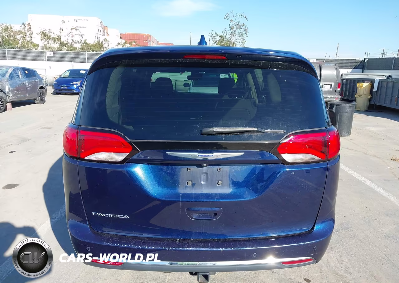 2020 Chrysler Pacifica Touring VIN:2C4RC1FG3LR197460 - 16