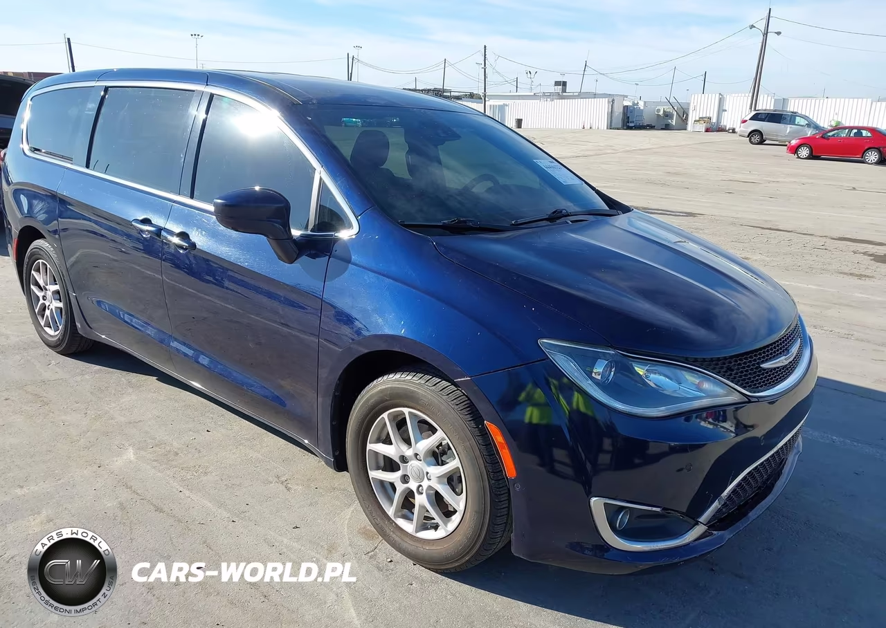 2020 Chrysler Pacifica Touring VIN:2C4RC1FG3LR197460 - 6