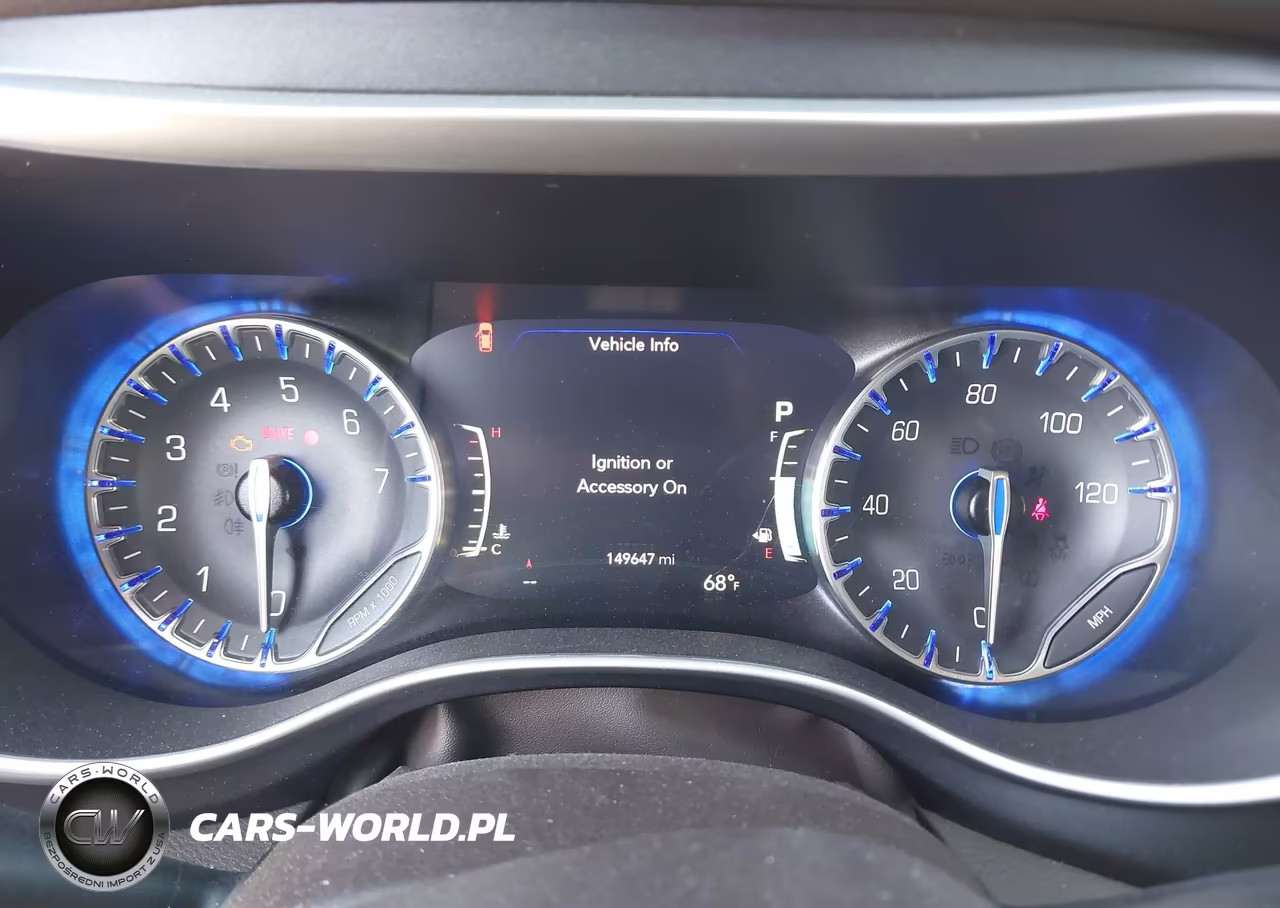2020 Chrysler Pacifica Touring VIN:2C4RC1FG3LR197460 - 7