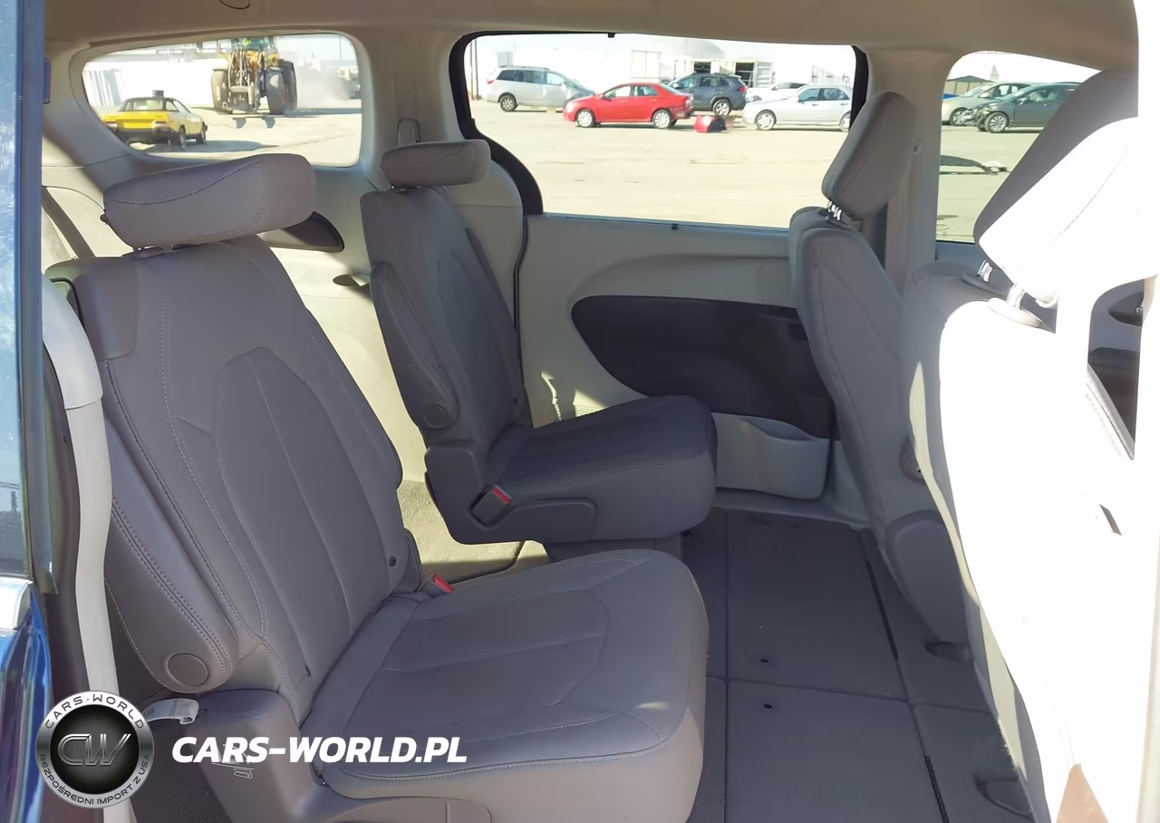 2020 Chrysler Pacifica Touring VIN:2C4RC1FG3LR197460 - 8