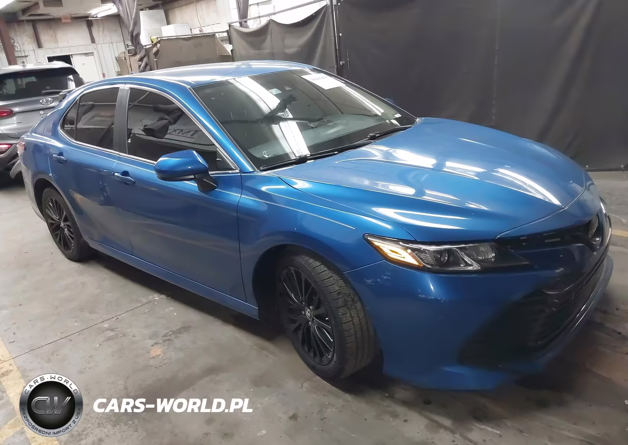 2020 Toyota Camry Le – zdjęcie 1 z 16