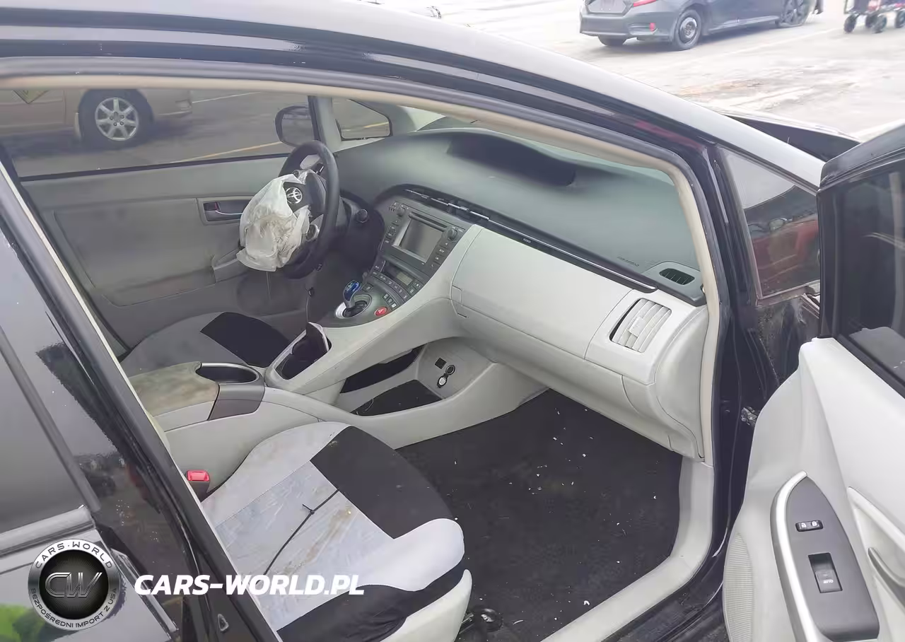 2013 Toyota Prius Two VIN:JTDKN3DU8D0341659 - 5