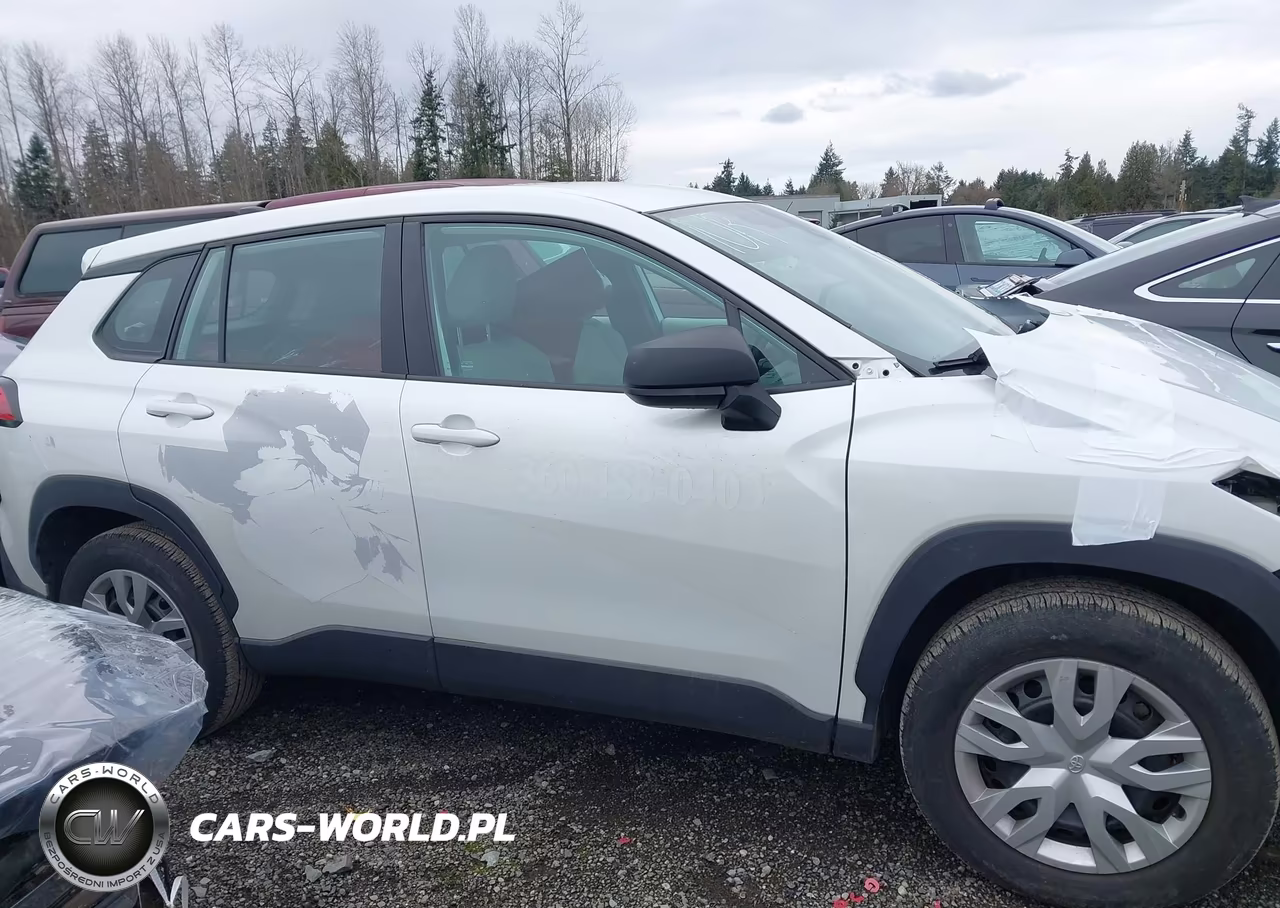 2022 Toyota Corolla Cross L VIN:7MUAAABG4NV009408 - 14