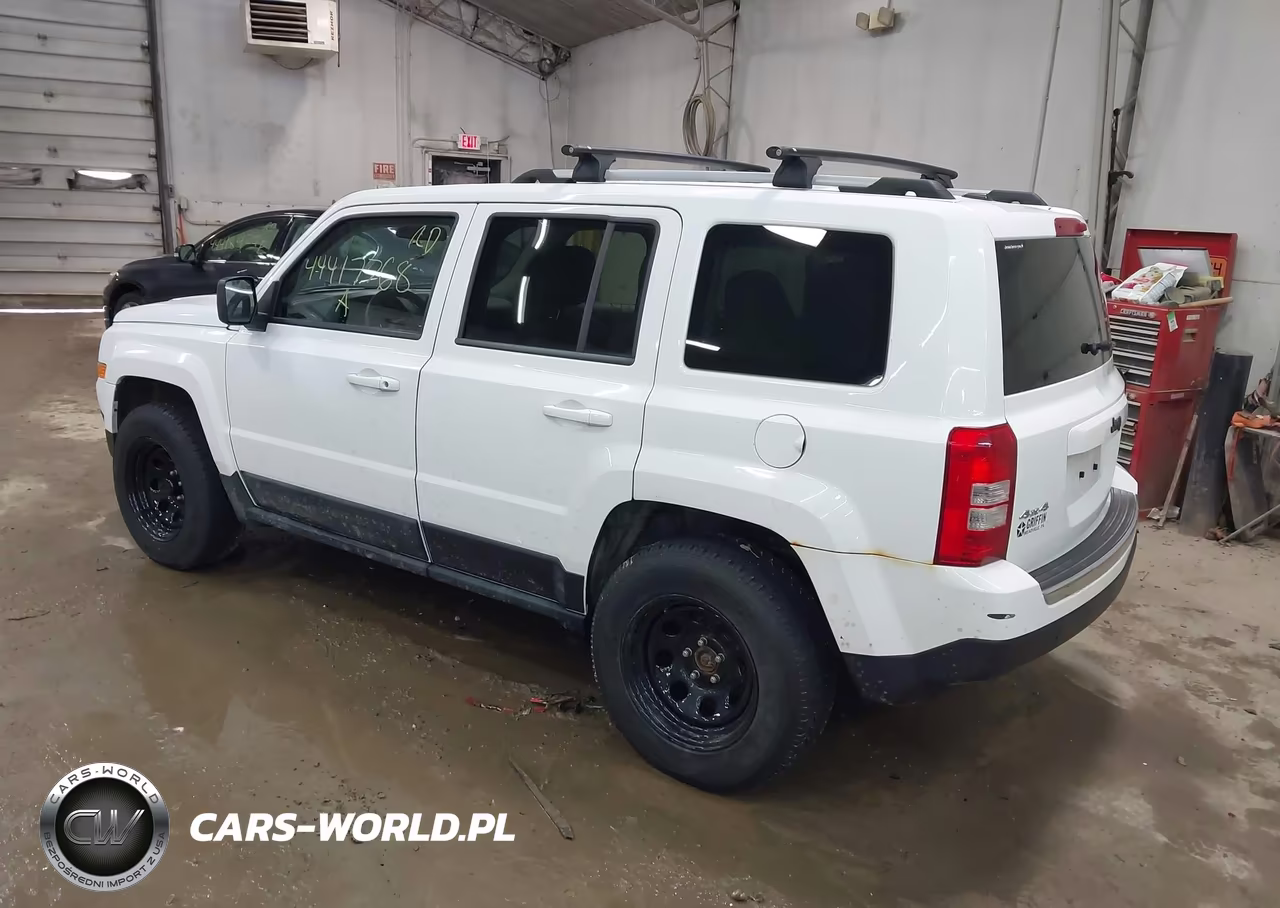 2011 Jeep Patriot Latitude X VIN:1J4NF4GB8BD282204 - 3