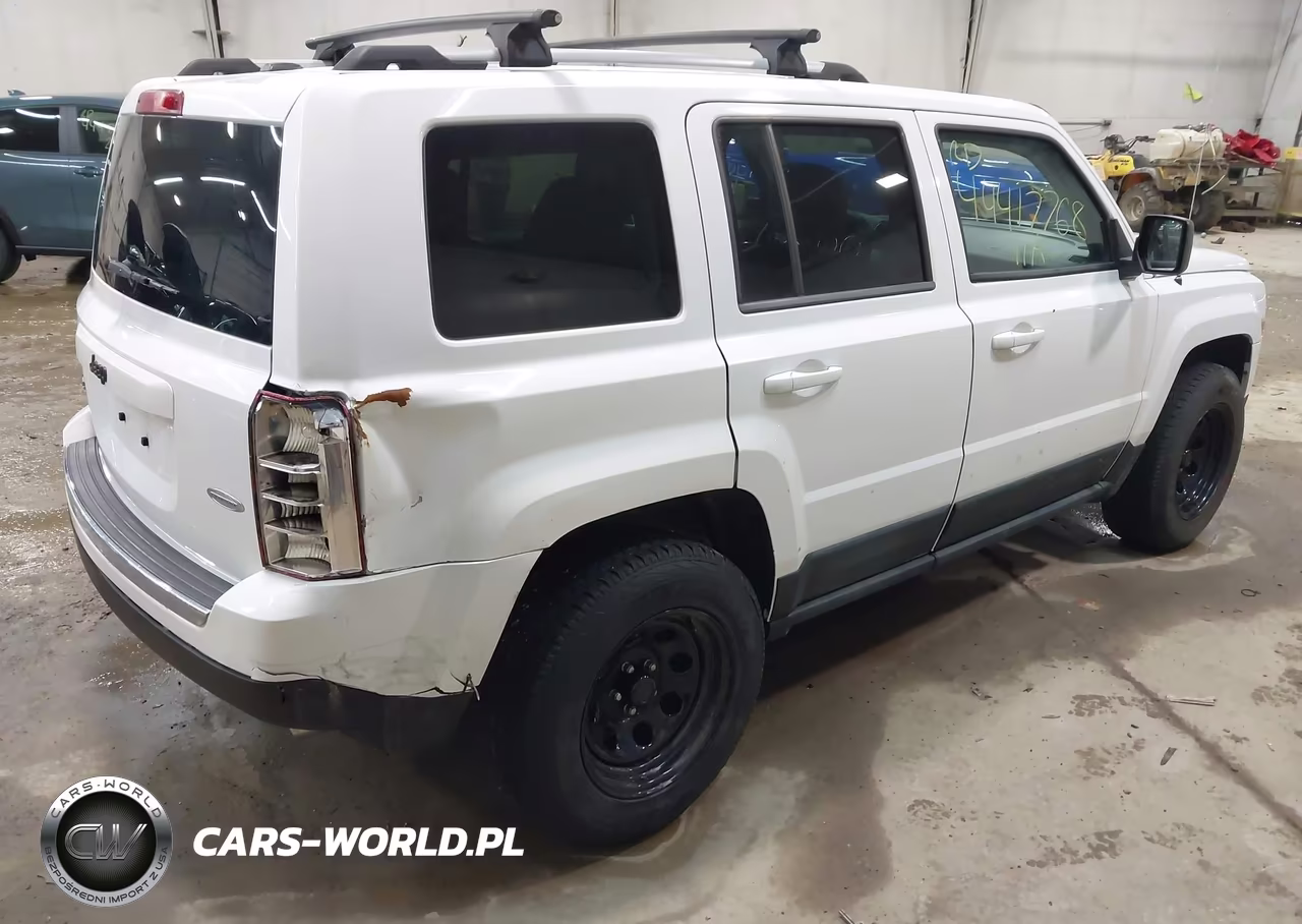 2011 Jeep Patriot Latitude X VIN:1J4NF4GB8BD282204 - 4