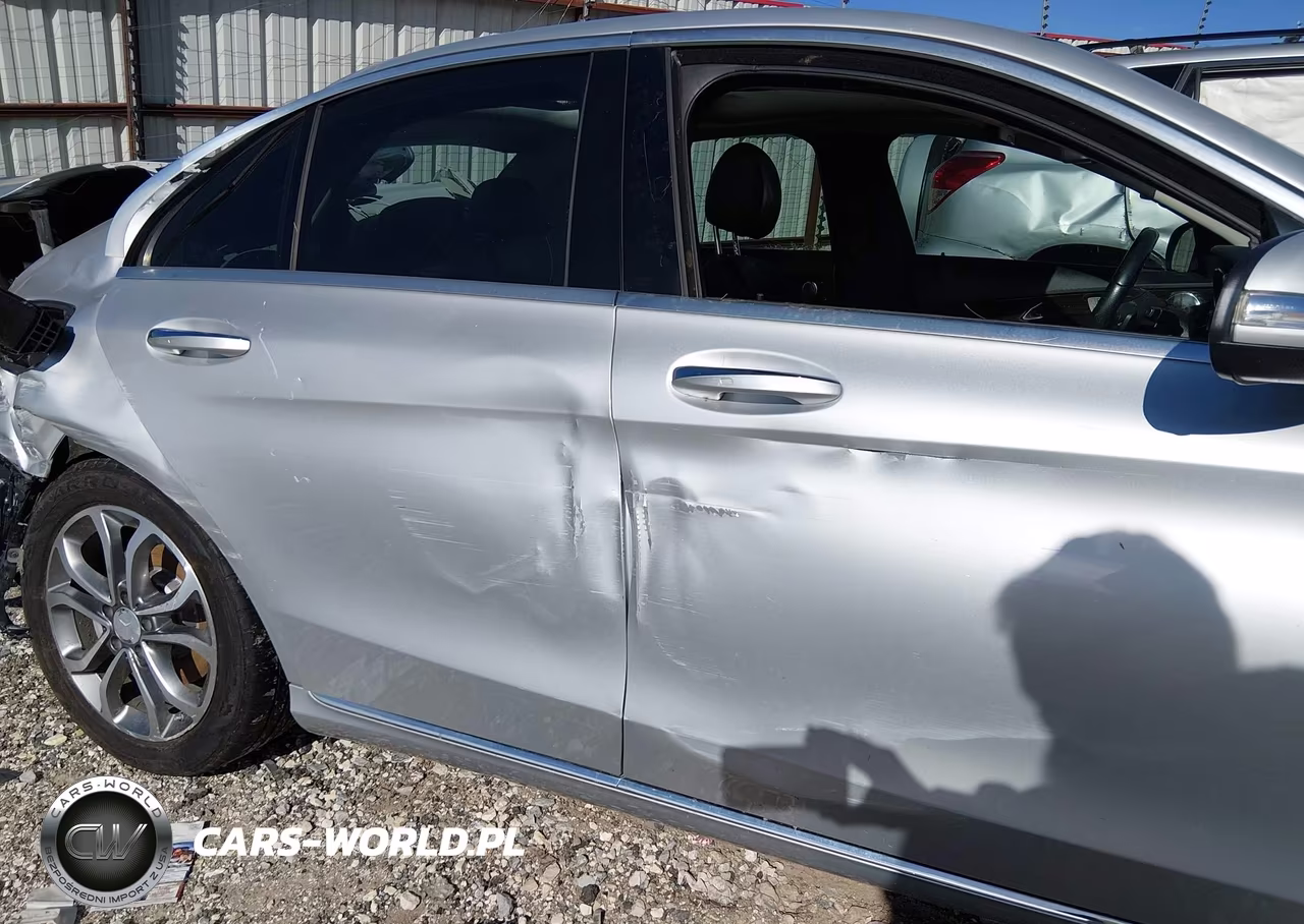 2015 Mercedes-Benz C 300 VIN:55SWF4JB4FU061635 - 18