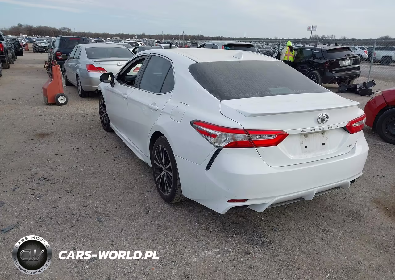 2020 Toyota Camry Se VIN:4T1G11AK6LU359606 - 3
