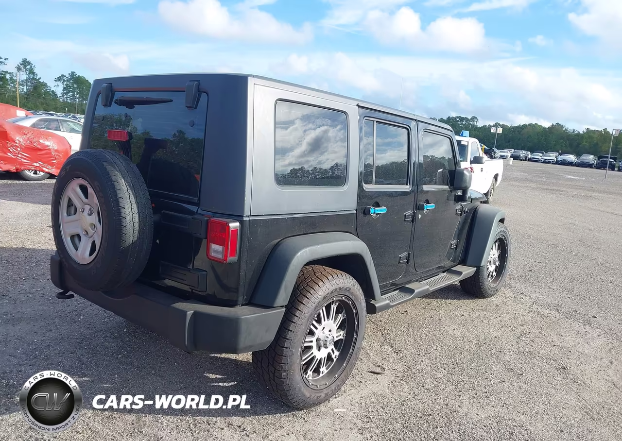 2010 Jeep Wrangler Unlimited Sport VIN:1J4BB3H16AL186607 - 4