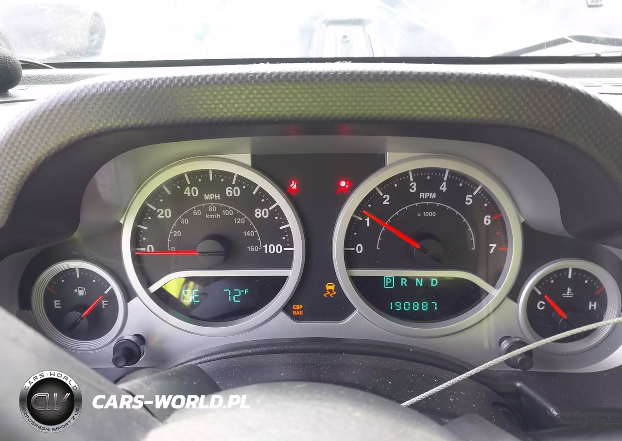 2010 Jeep Wrangler Unlimited Sport VIN:1J4BB3H16AL186607 - 7