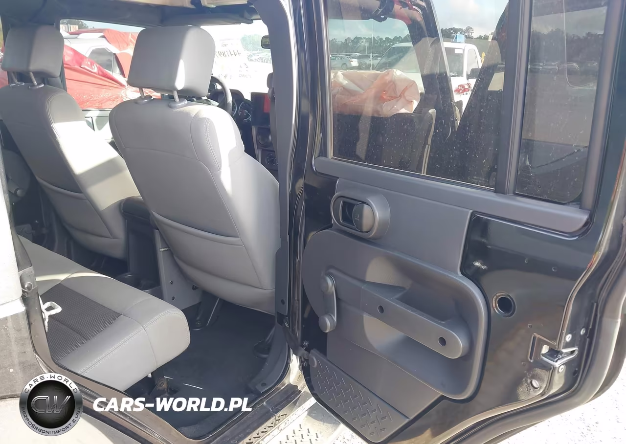2010 Jeep Wrangler Unlimited Sport VIN:1J4BB3H16AL186607 - 8