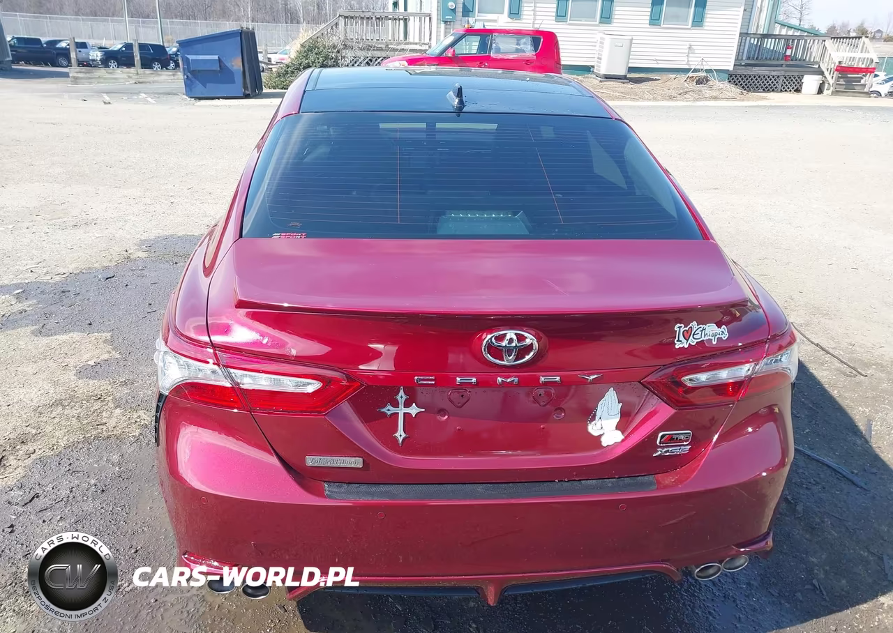2018 Toyota Camry Xse VIN:4T1B61HK3JU670781 - 17