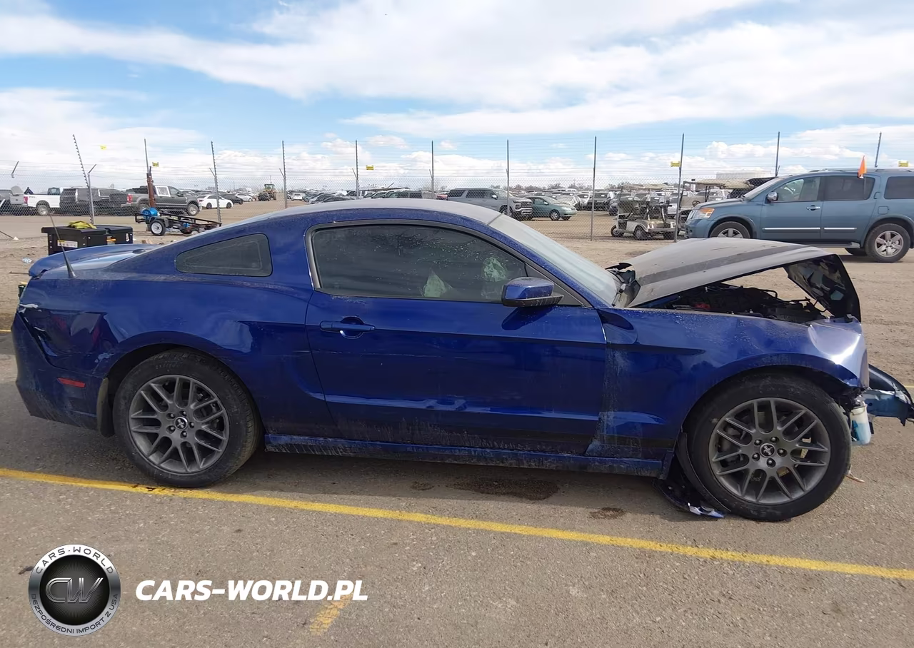 2014 Ford Mustang V6 Premium VIN:1ZVBP8AMXE5275063 - 14