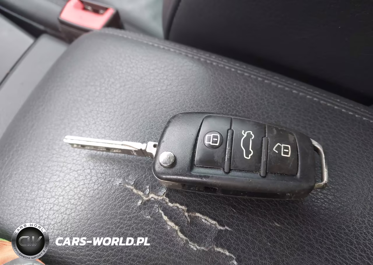 2017 Audi A3 2.0T Premium VIN:WAUAUGFF1H1033833 - 11