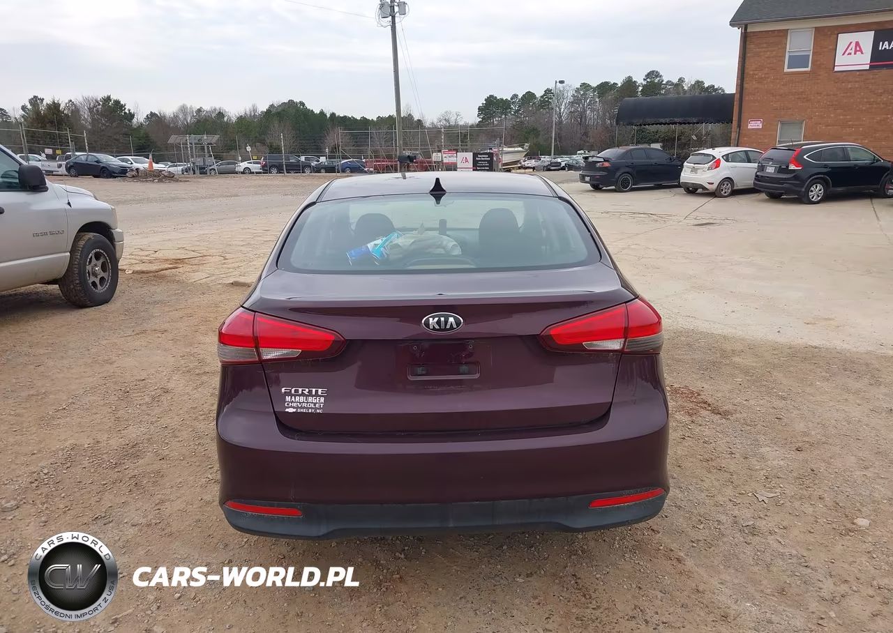 2018 Kia Forte Lx VIN:3KPFK4A78JE182899 - 16