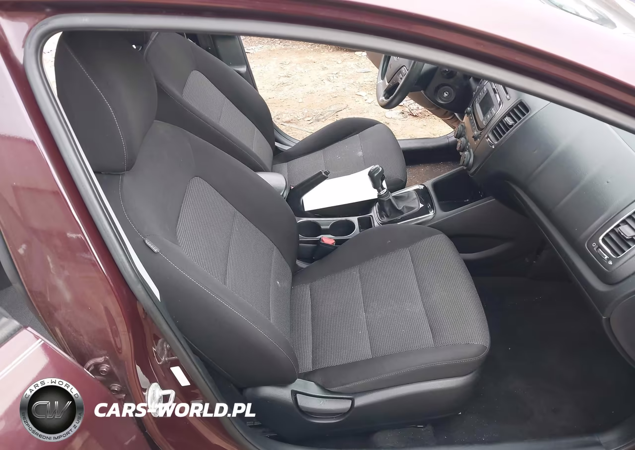 2018 Kia Forte Lx VIN:3KPFK4A78JE182899 - 5