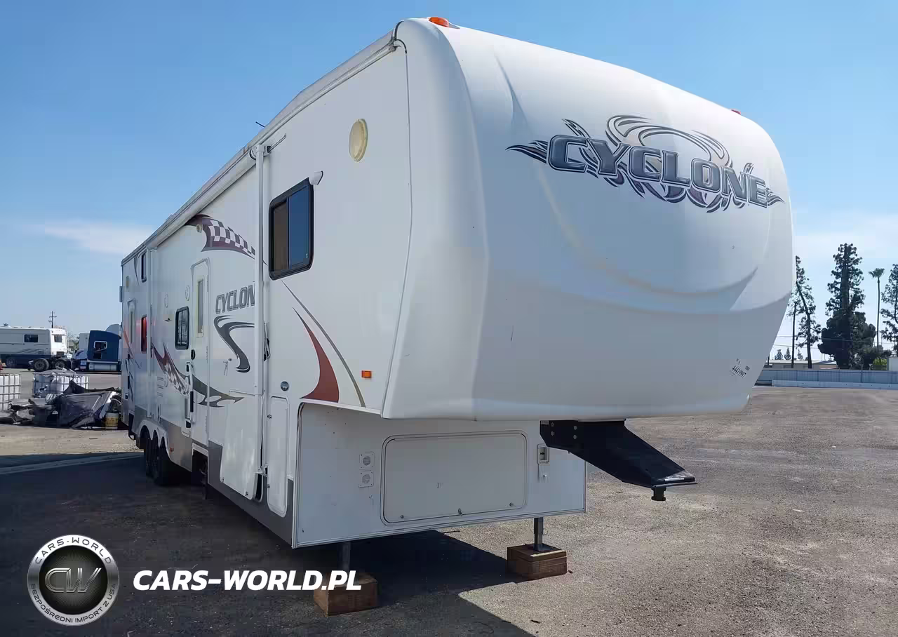 2007 Heartland Cyclone 3210