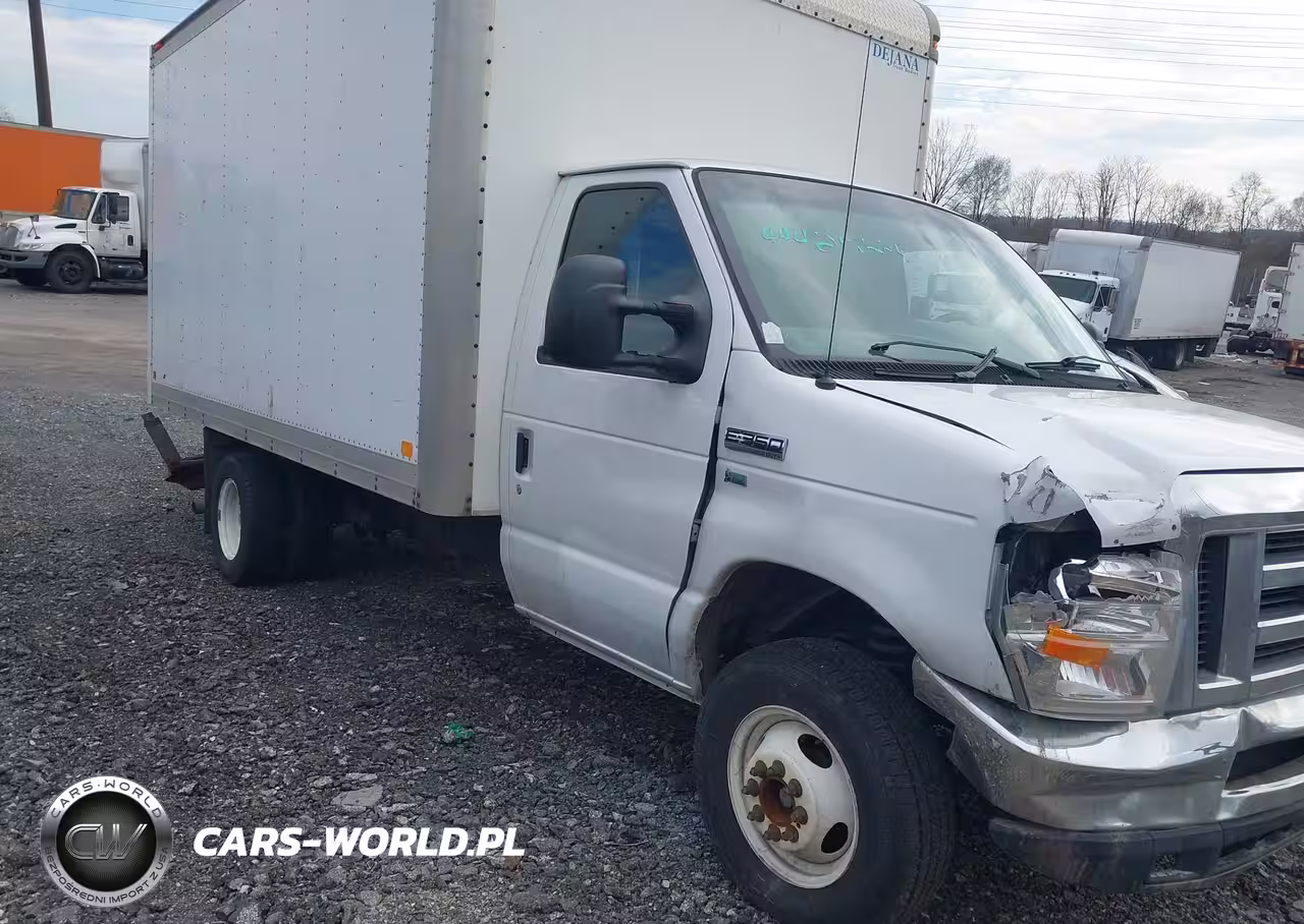 2013 Ford E-350 Cutaway