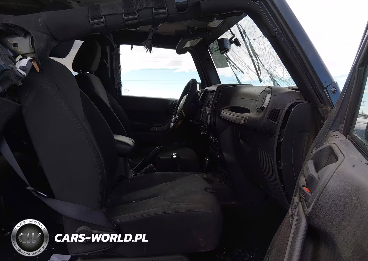 2016 Jeep Wrangler Unlimited Sport VIN:1C4BJWDG8GL341543 - 5