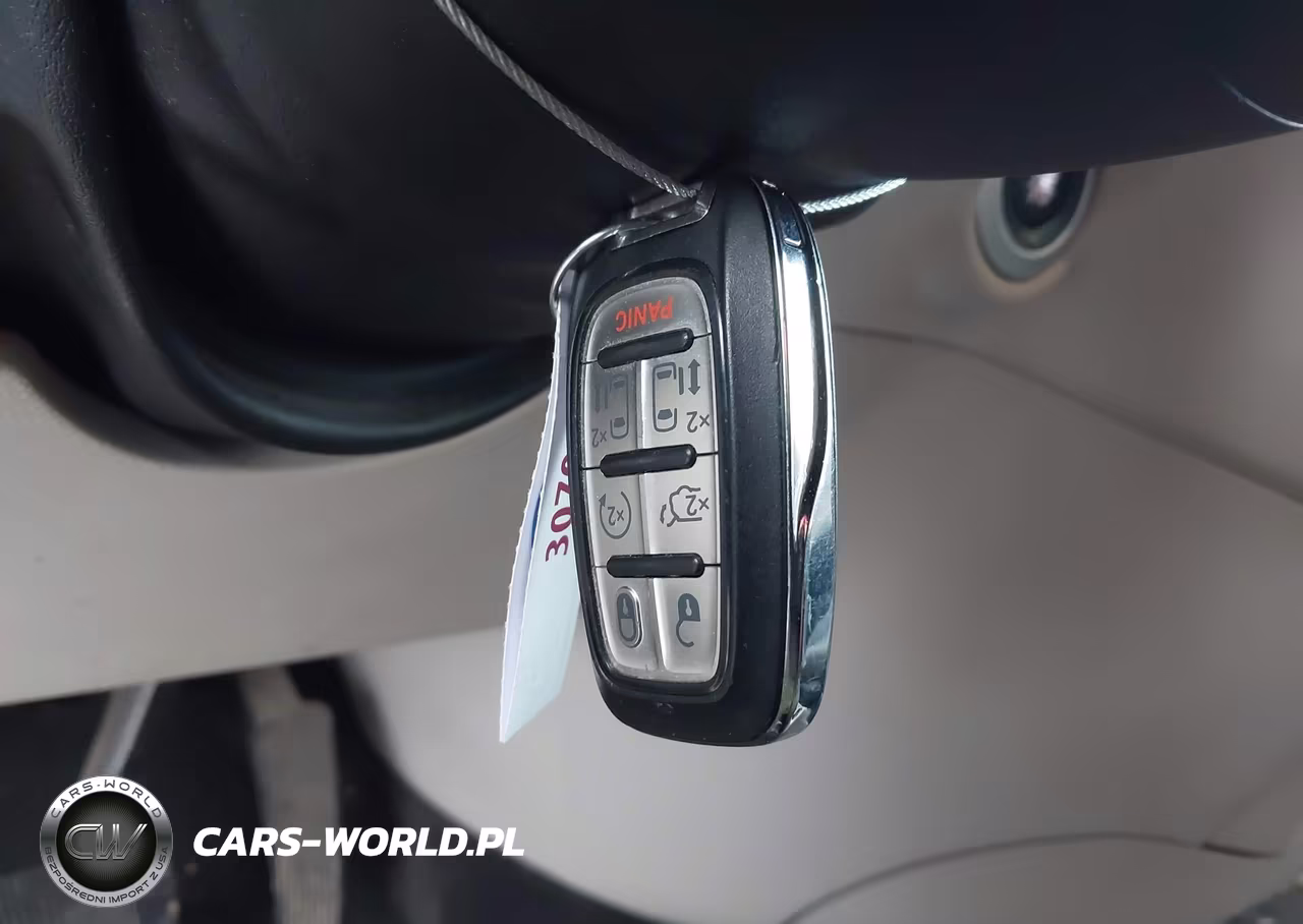 2017 Chrysler Pacifica Touring VIN:2C4RC1DG8HR621094 - 11