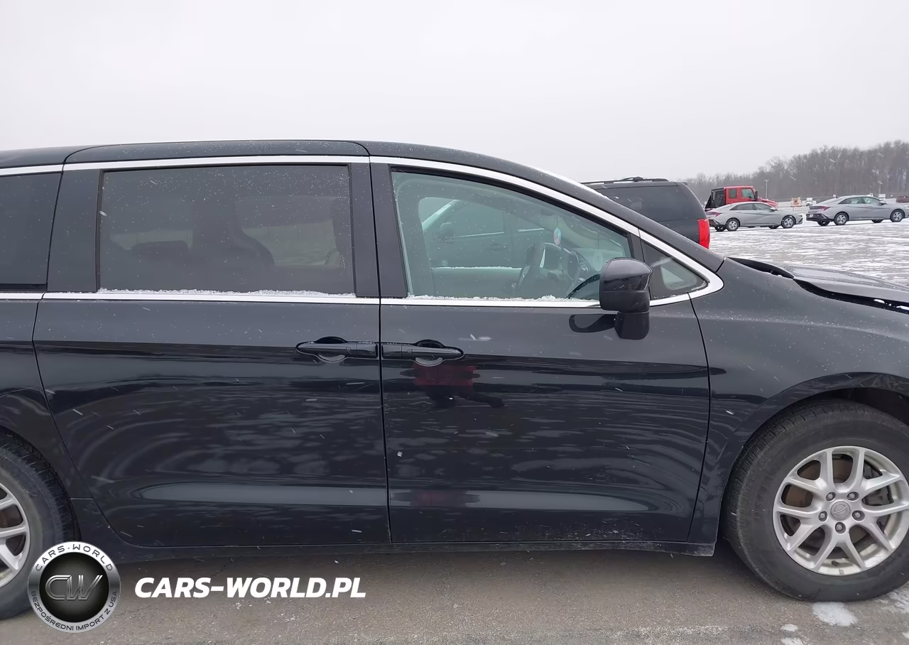 2017 Chrysler Pacifica Touring VIN:2C4RC1DG8HR621094 - 13