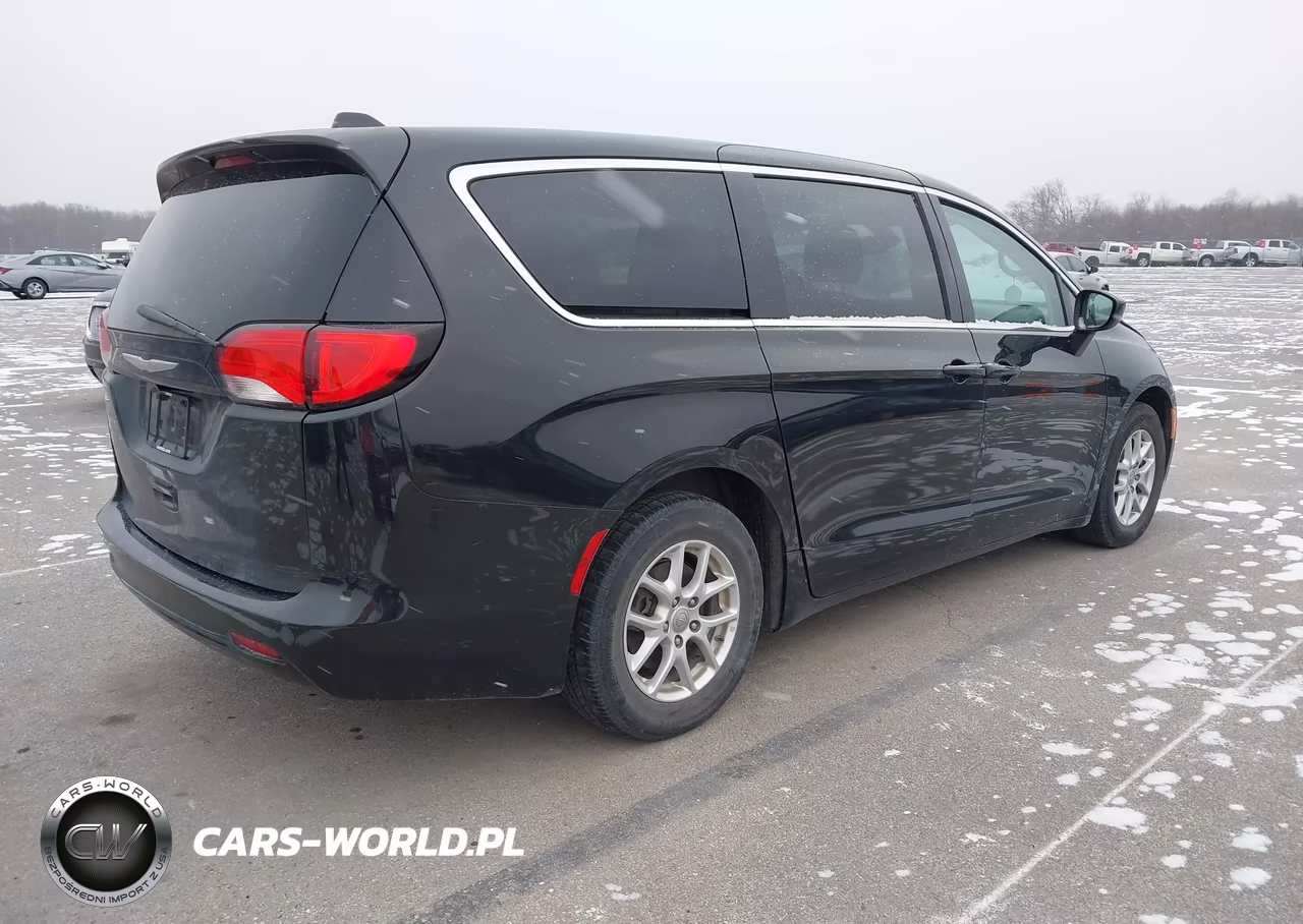 2017 Chrysler Pacifica Touring VIN:2C4RC1DG8HR621094 - 4