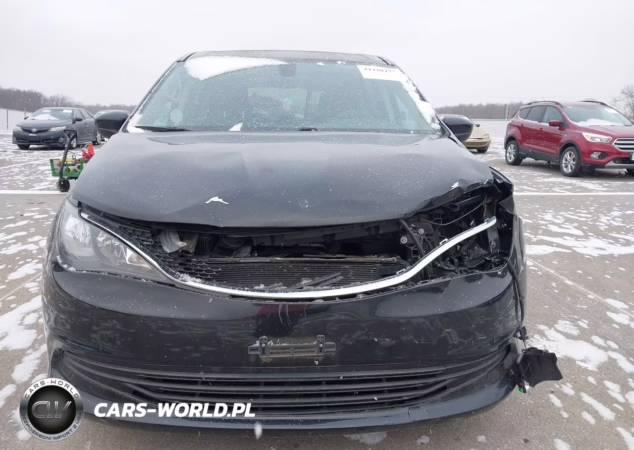 2017 Chrysler Pacifica Touring VIN:2C4RC1DG8HR621094 - 6