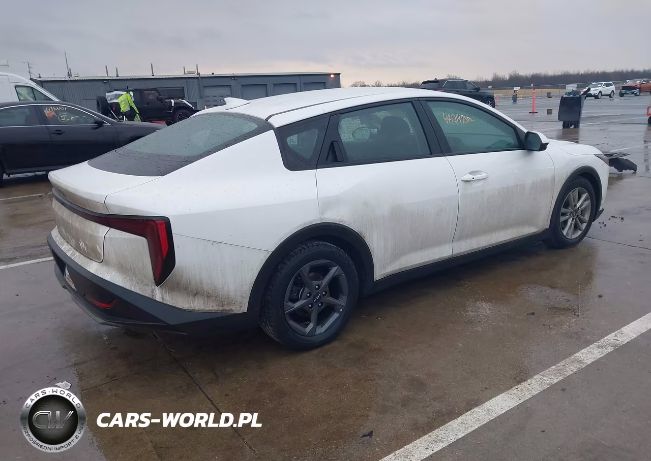 2025 Kia K4 Lxs VIN:3KPFT4DE2SE017603 - 4
