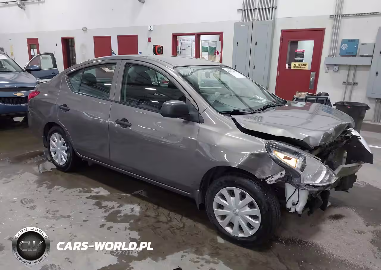 2015 Nissan Versa 1.6 S+
