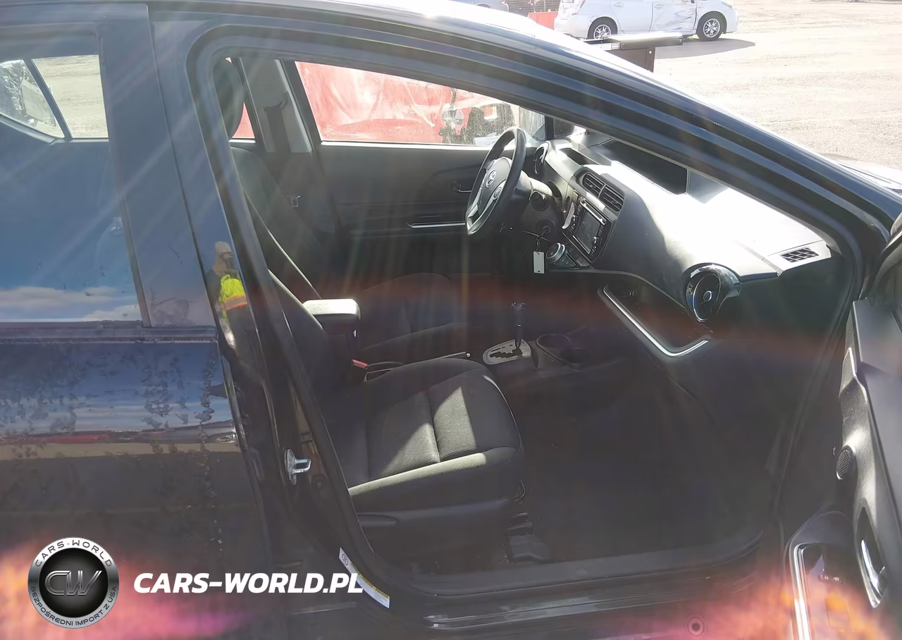 2016 Toyota Prius C Two VIN:JTDKDTB36G1120430 - 5