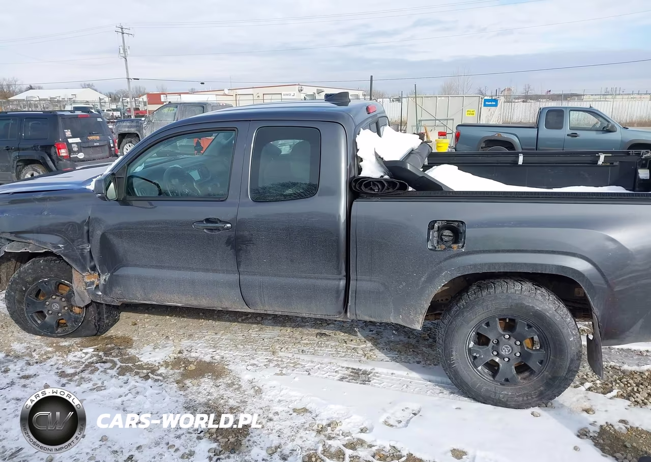 2018 Toyota Tacoma Sr VIN:5TFSX5EN9JX058168 - 15