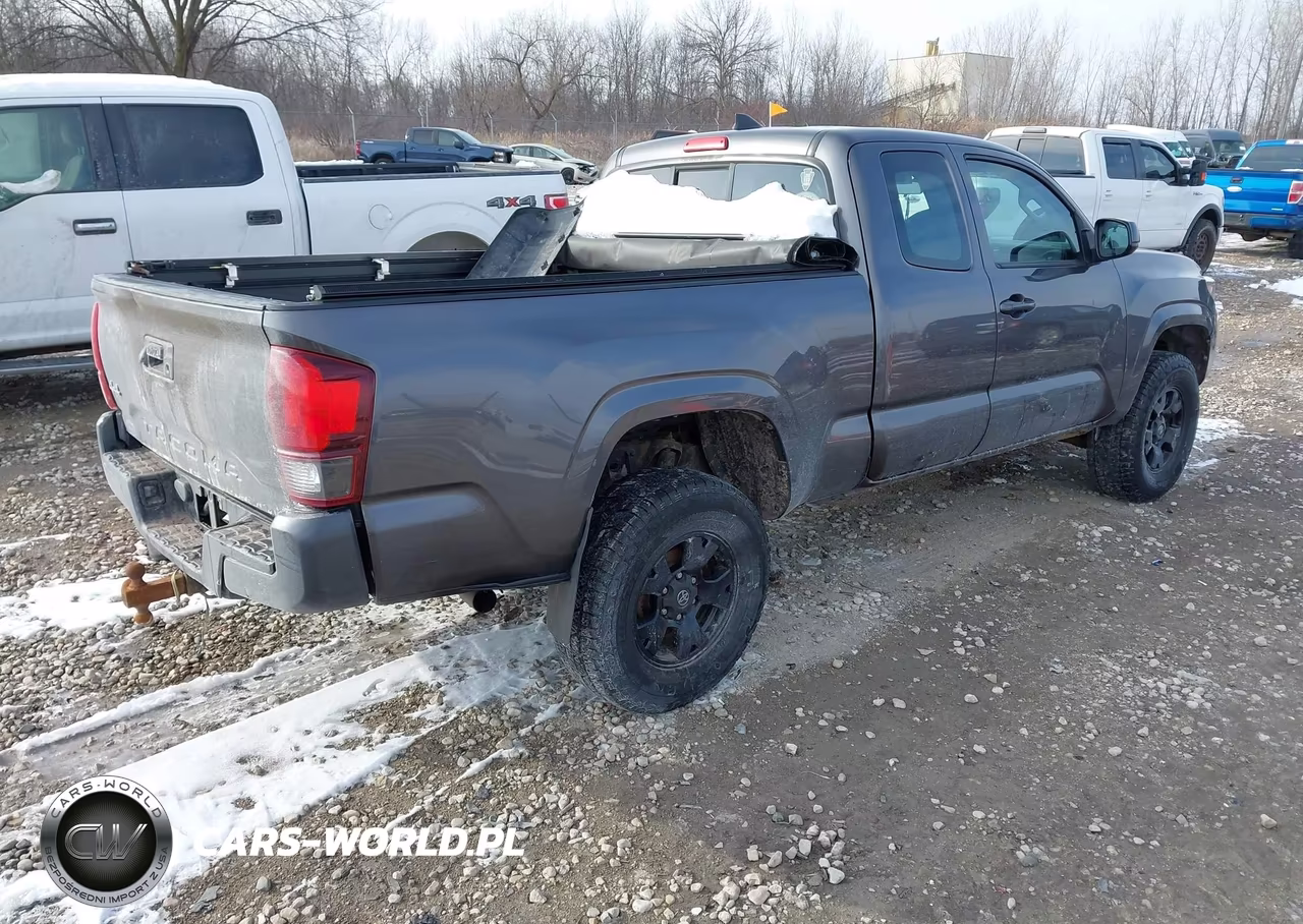2018 Toyota Tacoma Sr VIN:5TFSX5EN9JX058168 - 4