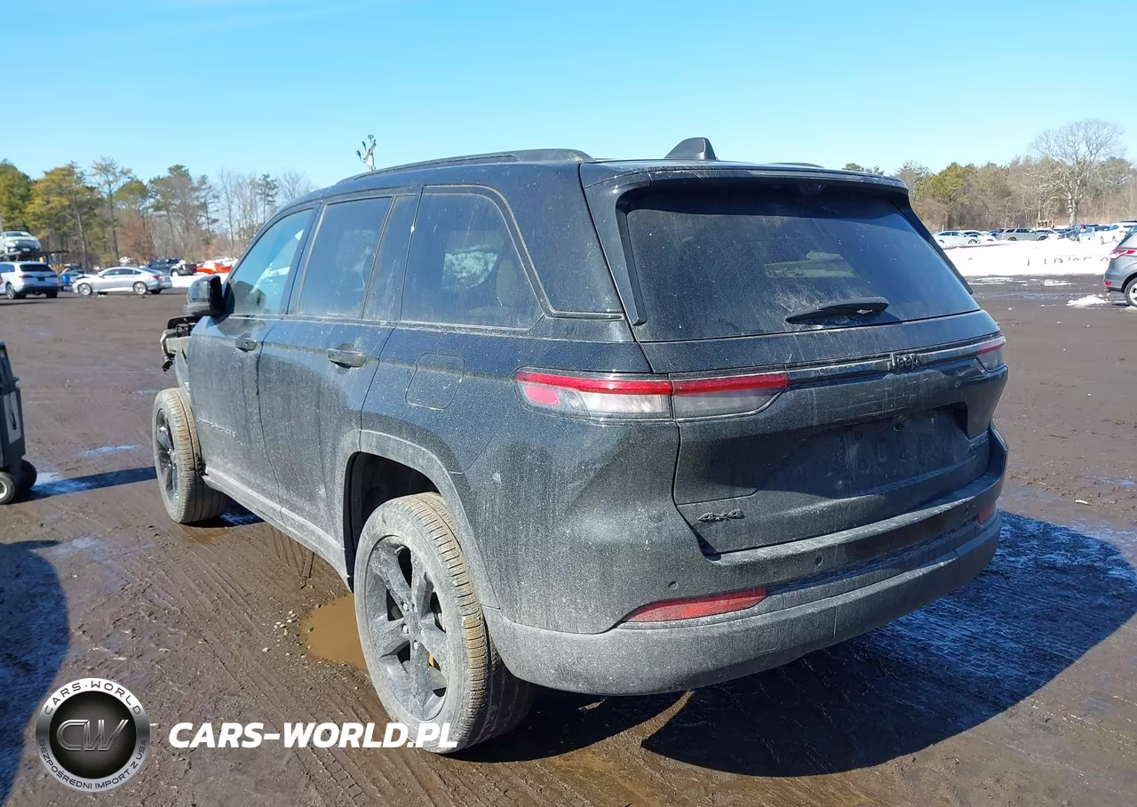 2023 Jeep Grand Cherokee Limited 4X4 VIN:1C4RJHBG6PC579064 - 3