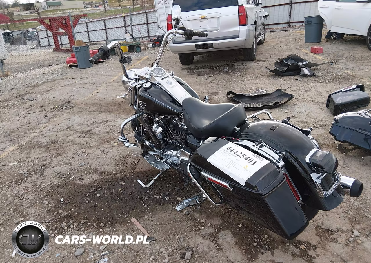 2017 Harley-Davidson Flhr Road King VIN:1HD1FBC13HB610024 - 3