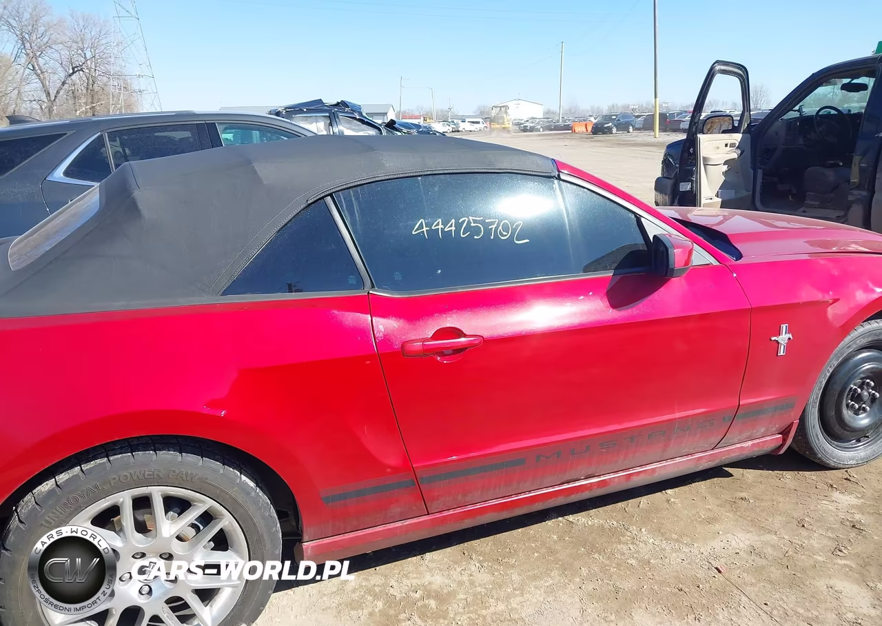 2013 Ford Mustang V6 Premium VIN:1ZVBP8EM0D5235518 - 14