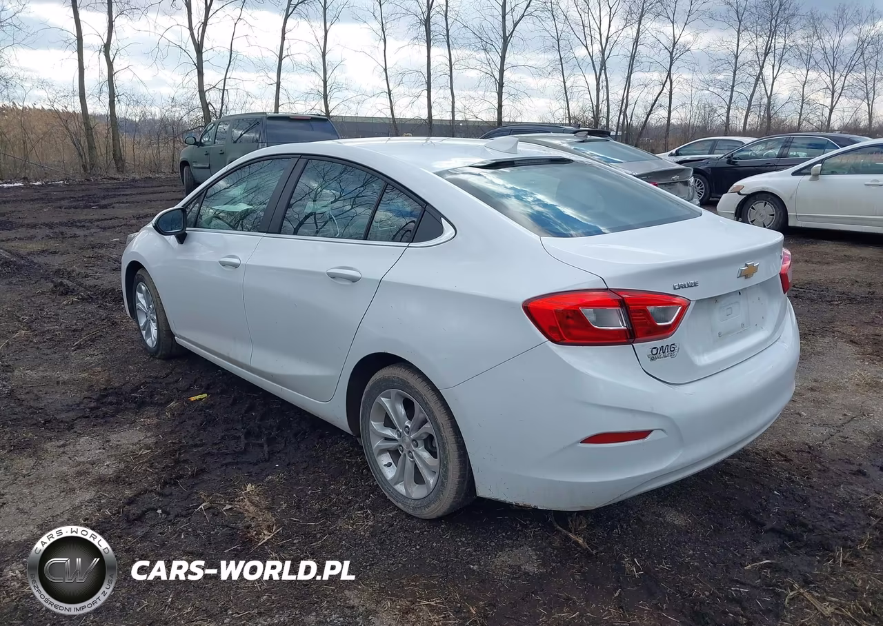 2019 Chevrolet Cruze Lt VIN:1G1BE5SM0K7146053 - 3