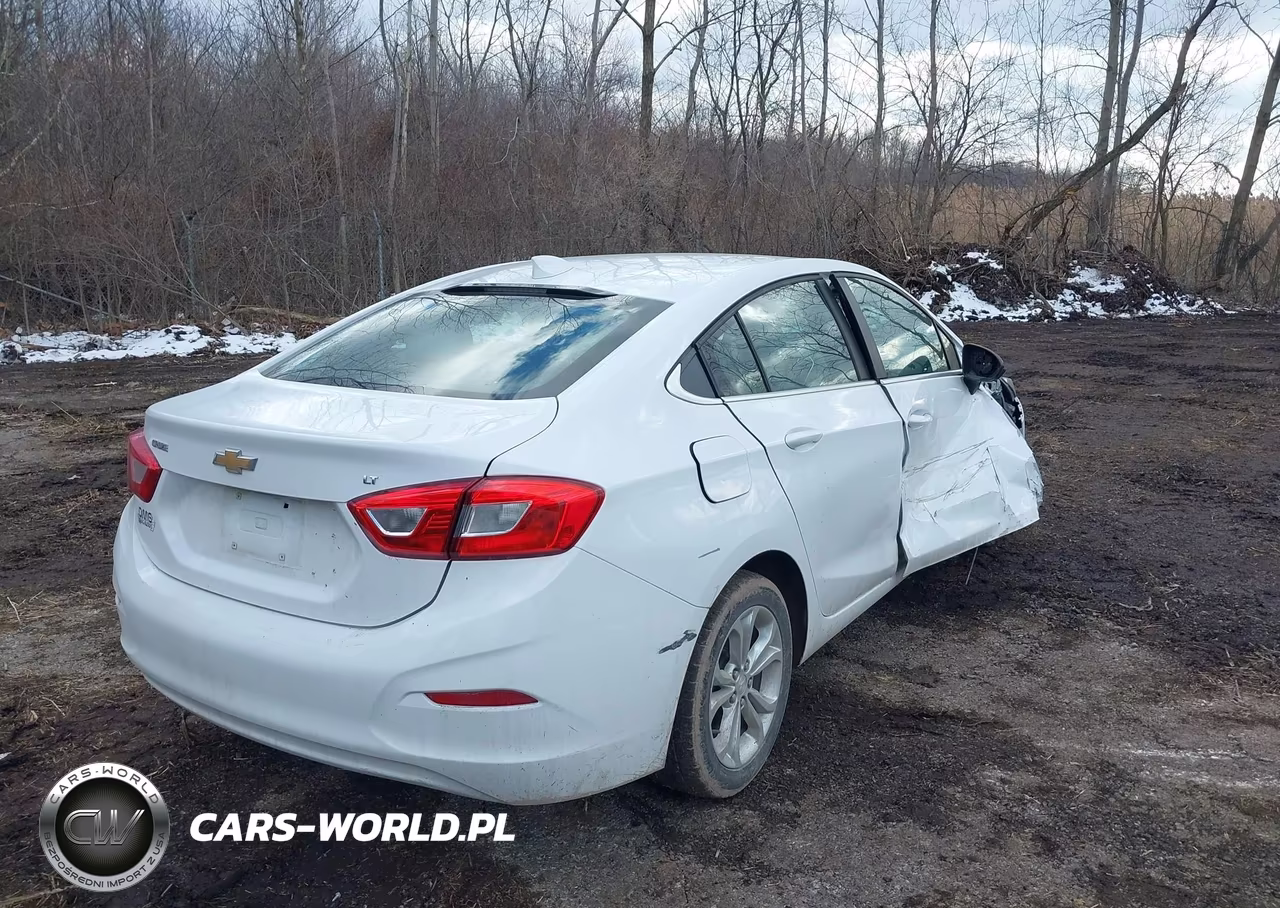 2019 Chevrolet Cruze Lt VIN:1G1BE5SM0K7146053 - 4