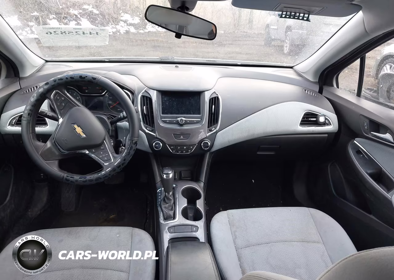 2019 Chevrolet Cruze Lt VIN:1G1BE5SM0K7146053 - 5