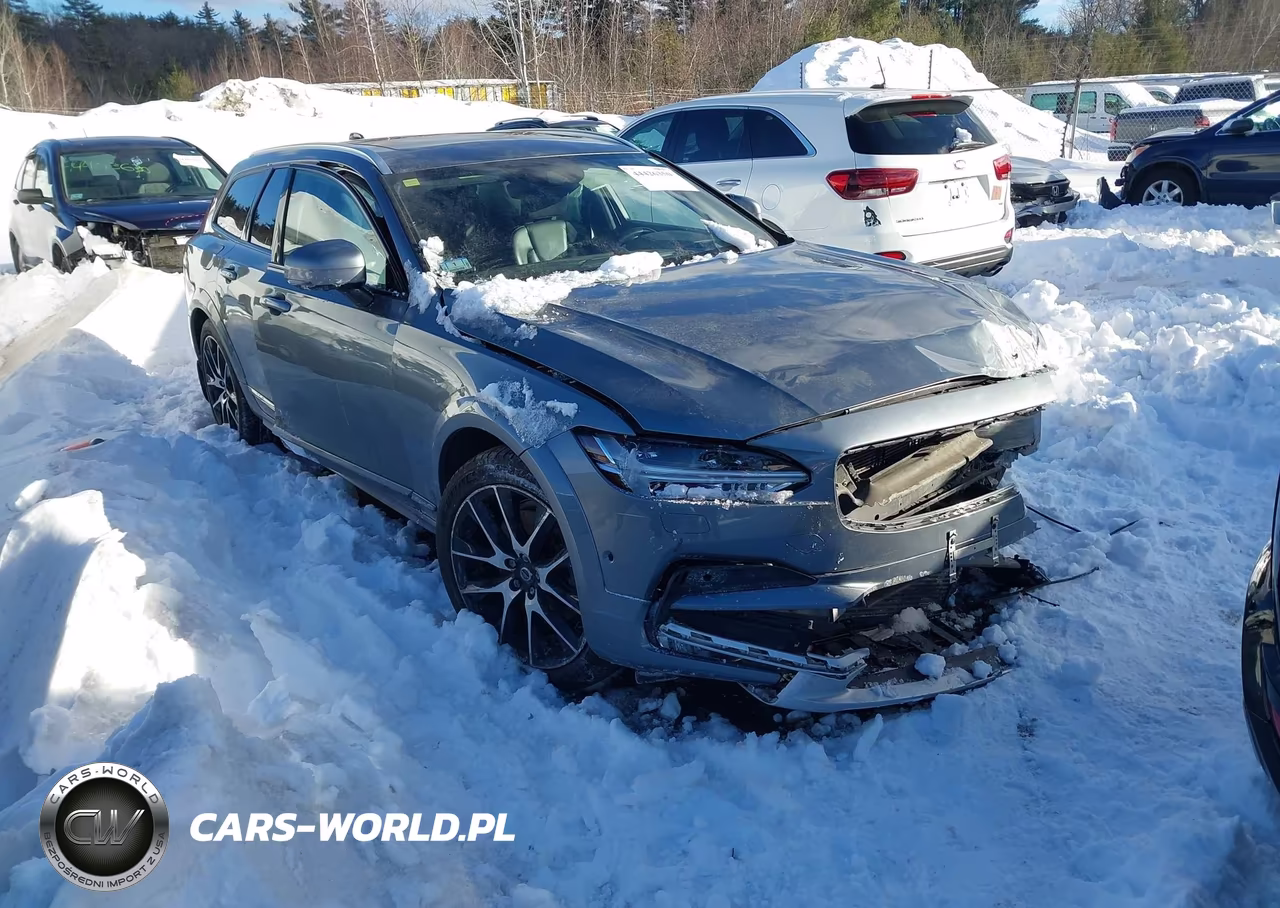 2018 Volvo V90 Cross Country T6