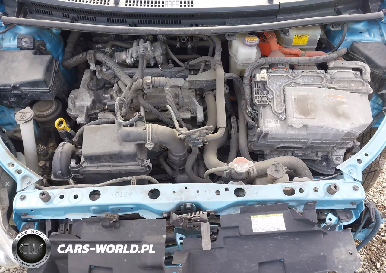 2015 Toyota Prius C Two VIN:JTDKDTB33F1114275 - 10