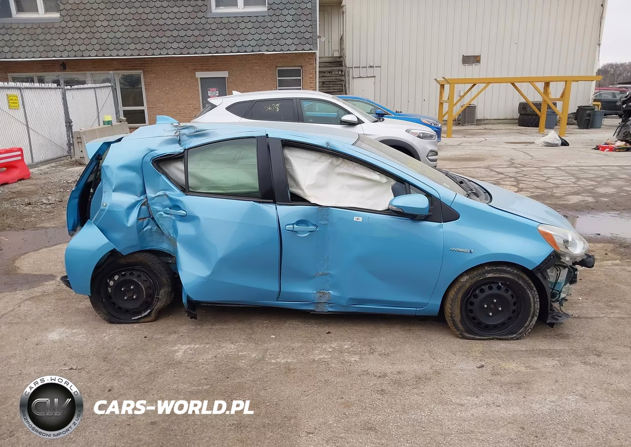 2015 Toyota Prius C Two VIN:JTDKDTB33F1114275 - 14