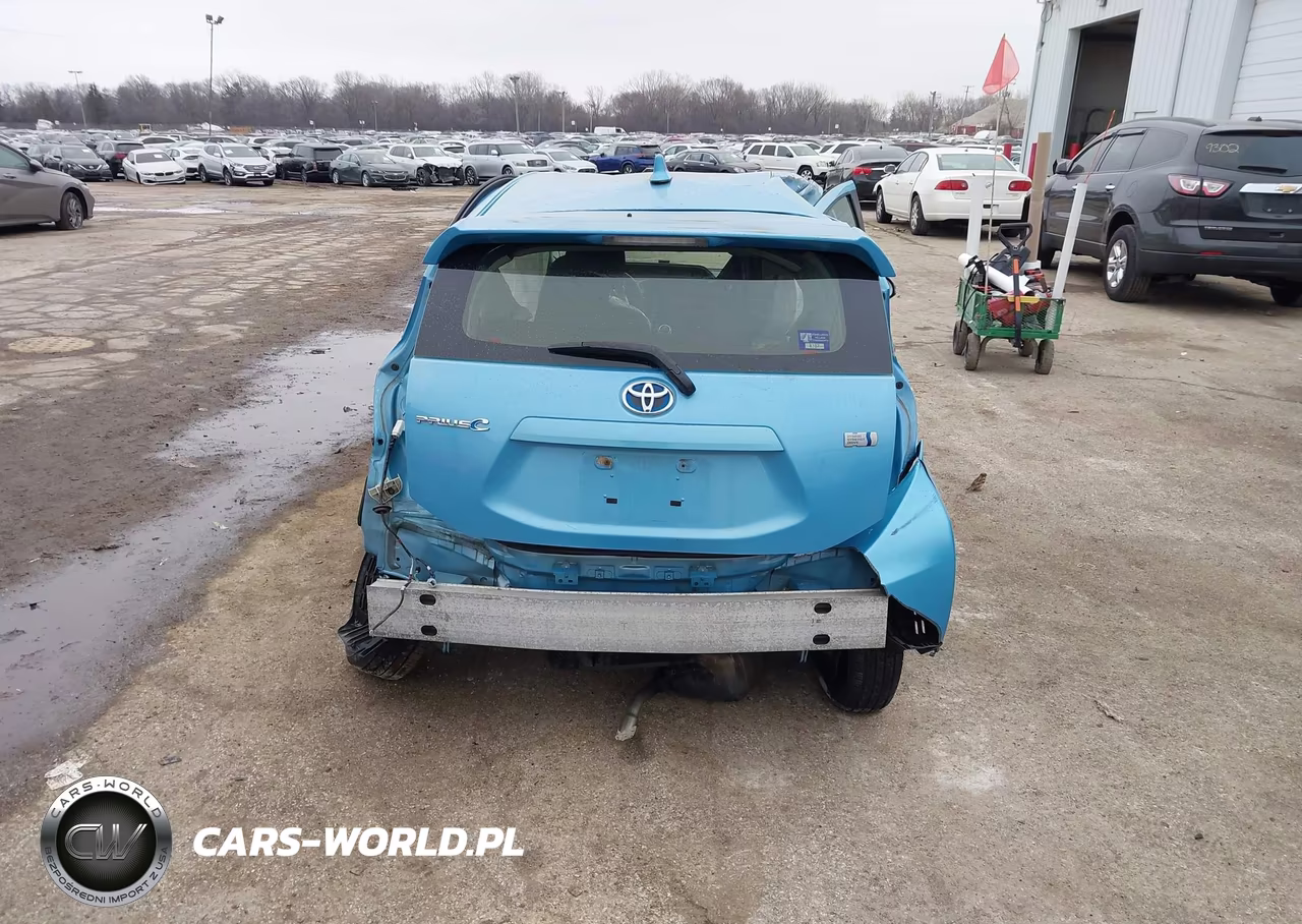 2015 Toyota Prius C Two VIN:JTDKDTB33F1114275 - 17