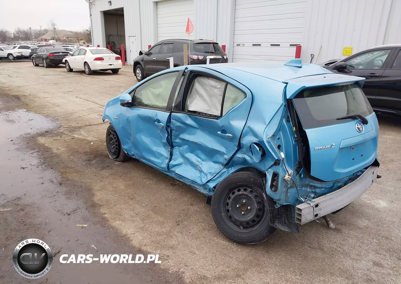 2015 Toyota Prius C Two VIN:JTDKDTB33F1114275 - 3