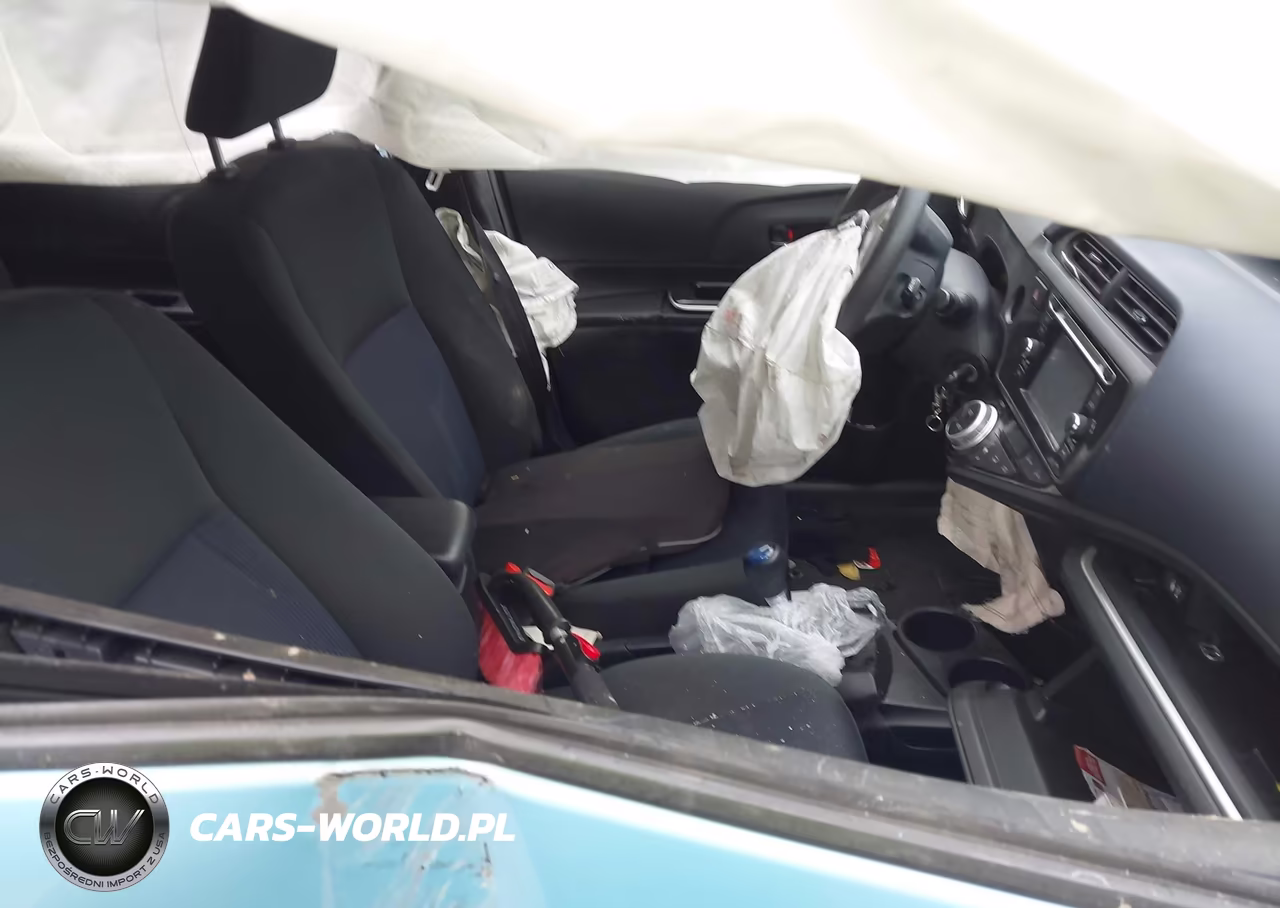 2015 Toyota Prius C Two VIN:JTDKDTB33F1114275 - 5