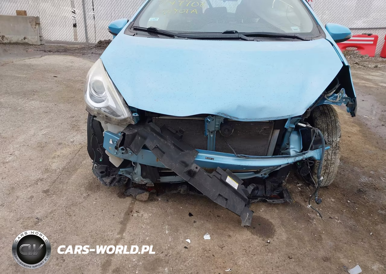 2015 Toyota Prius C Two VIN:JTDKDTB33F1114275 - 6