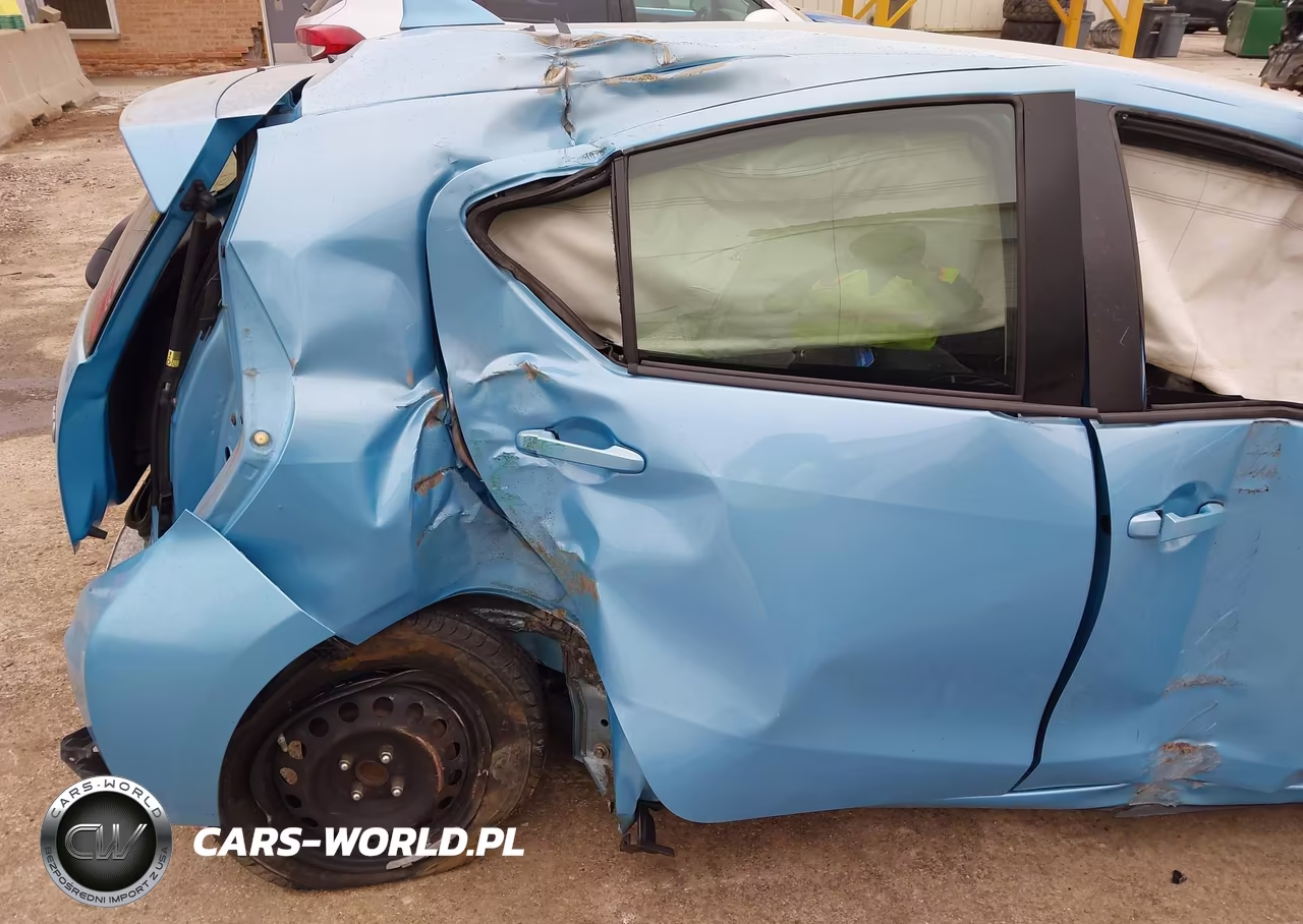 2015 Toyota Prius C Two VIN:JTDKDTB33F1114275 - 8