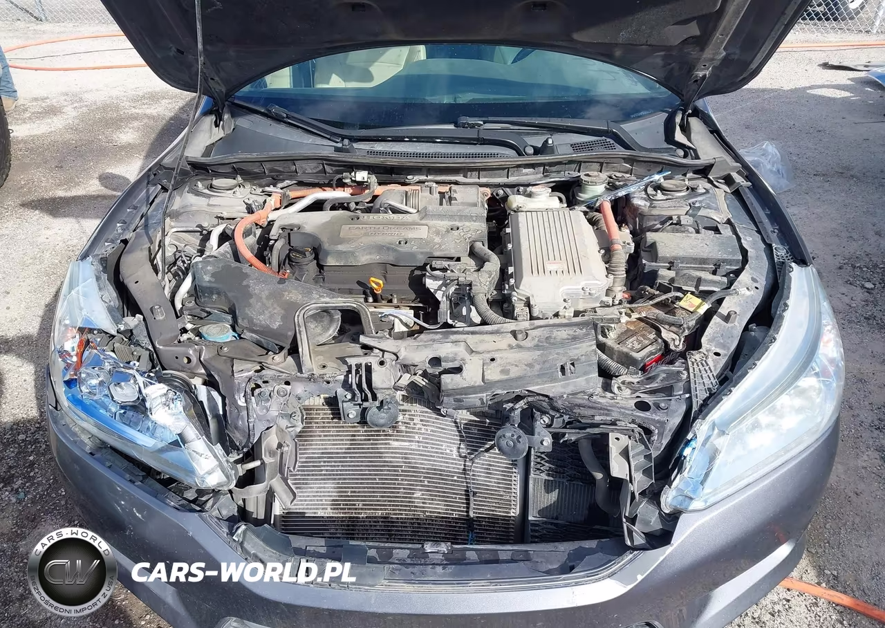 2015 Honda Accord Hybrid Touring VIN:1HGCR6F71FA007750 - 10