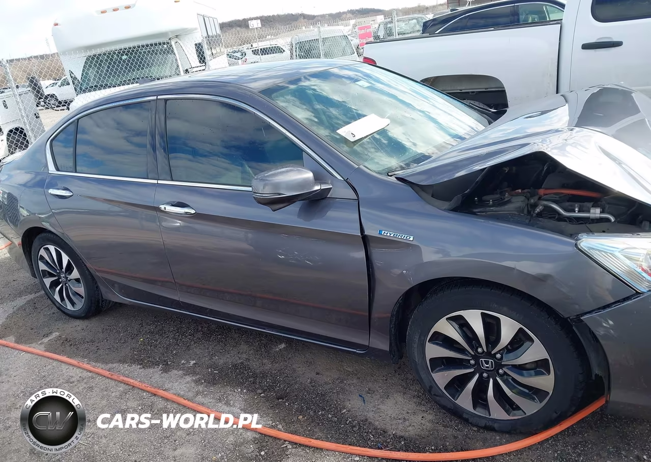 2015 Honda Accord Hybrid Touring VIN:1HGCR6F71FA007750 - 13