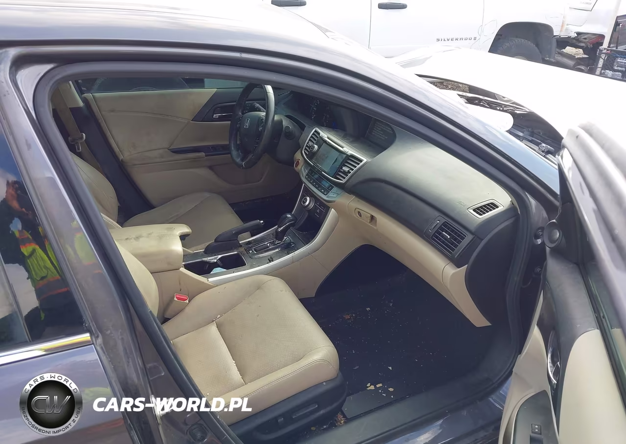 2015 Honda Accord Hybrid Touring VIN:1HGCR6F71FA007750 - 5