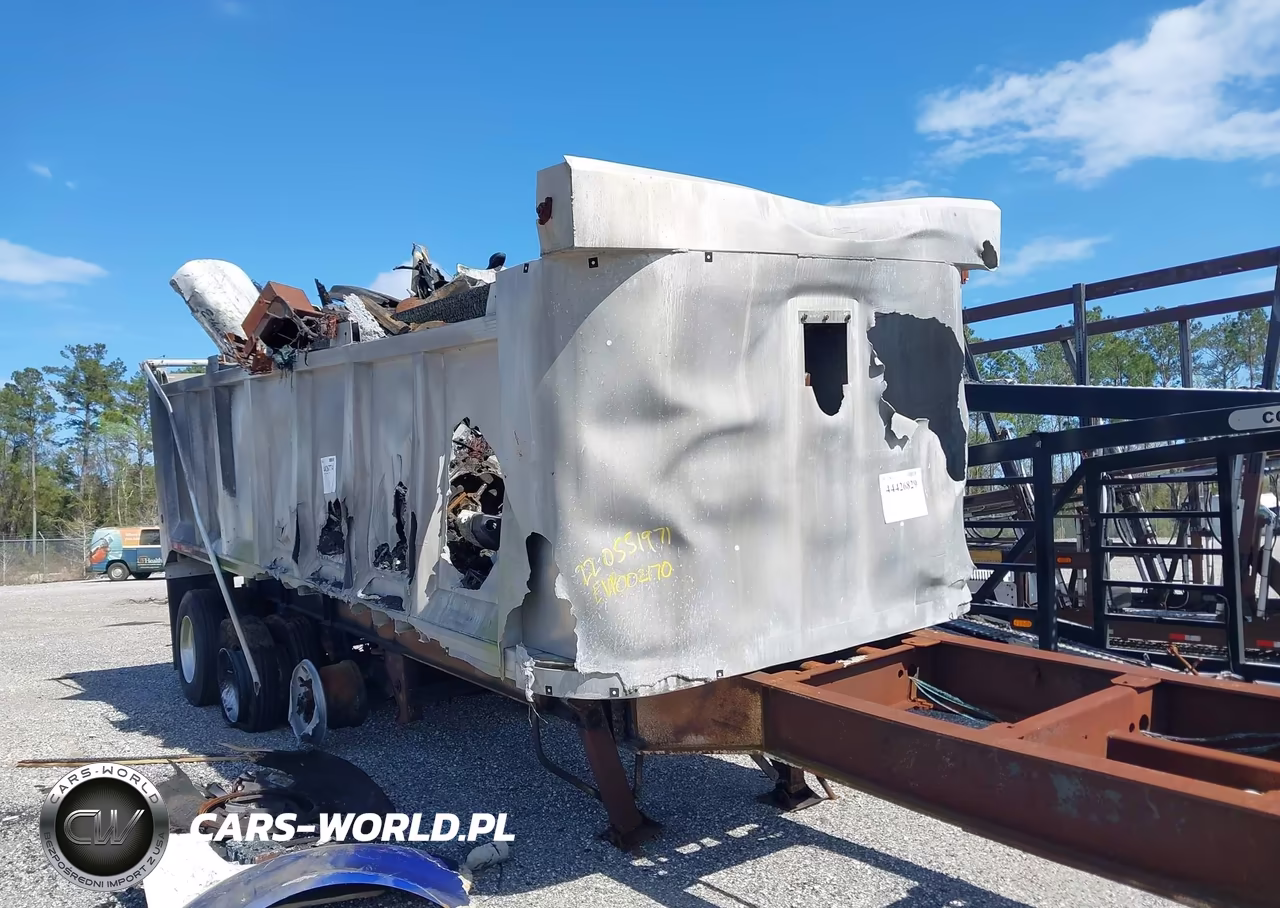 2013 Peterbilt 386 W- 2021 Superior Trailer