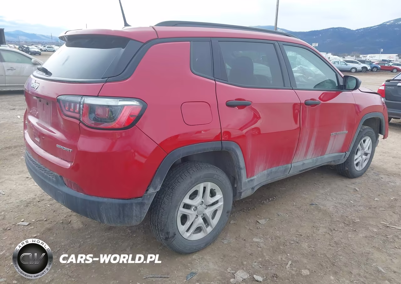 2018 Jeep Compass Sport 4X4 VIN:3C4NJDABXJT361024 - 4